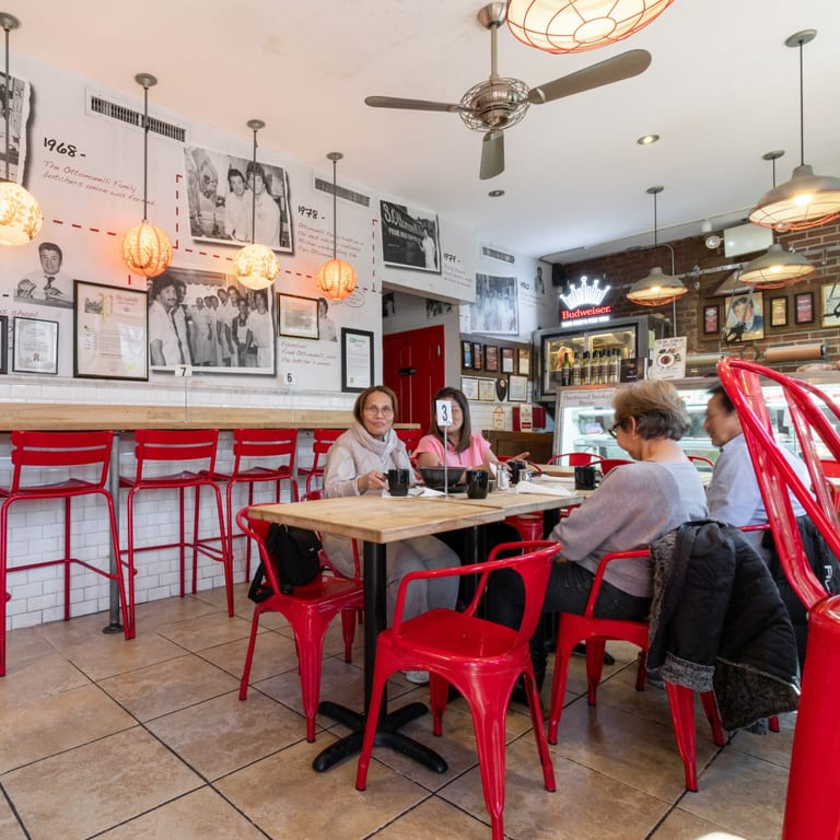 A Fun and Easy Place to Dine In
